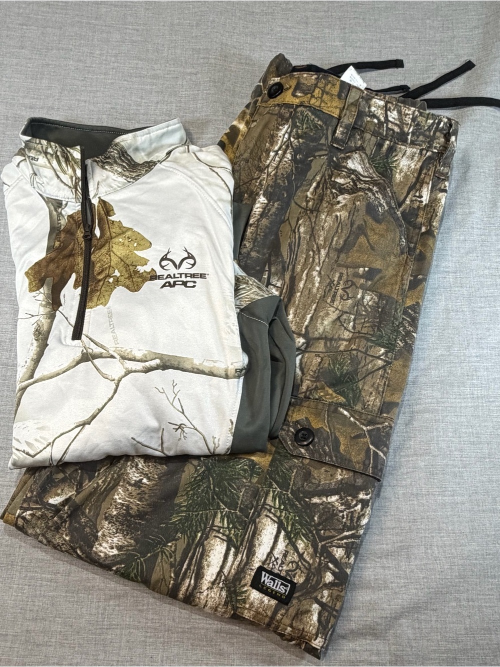 Woodland Camo Outfit.Realtree APC White Pullover. Walls hunting Cargo Pants.